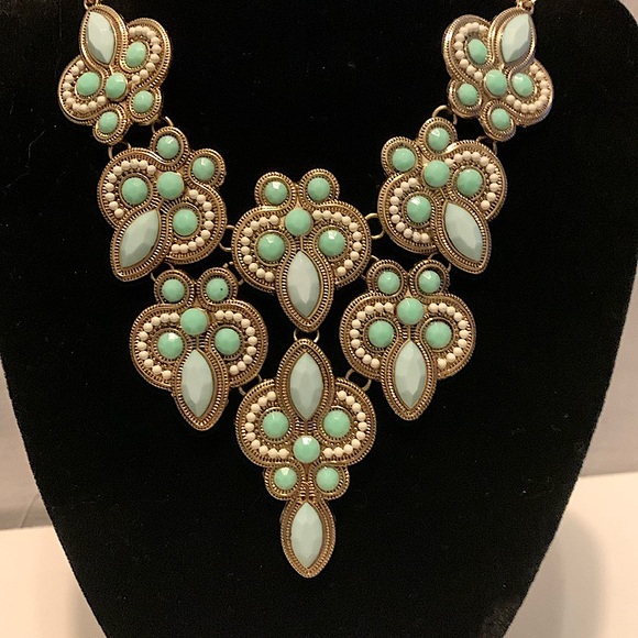 Gorgeous Blue Cabochon Bib Necklace - Picture 4 of 9